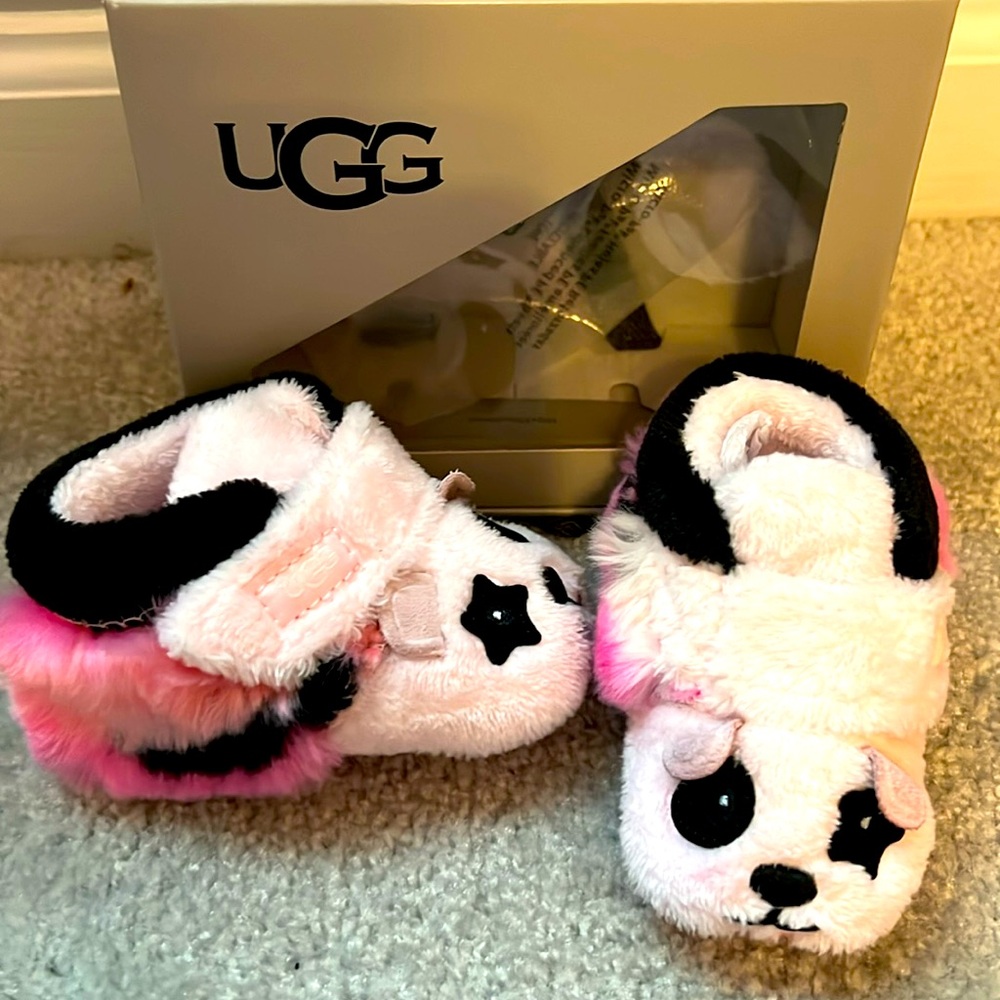 I Bixbee Panda  stuffie size 02/03 Uggs